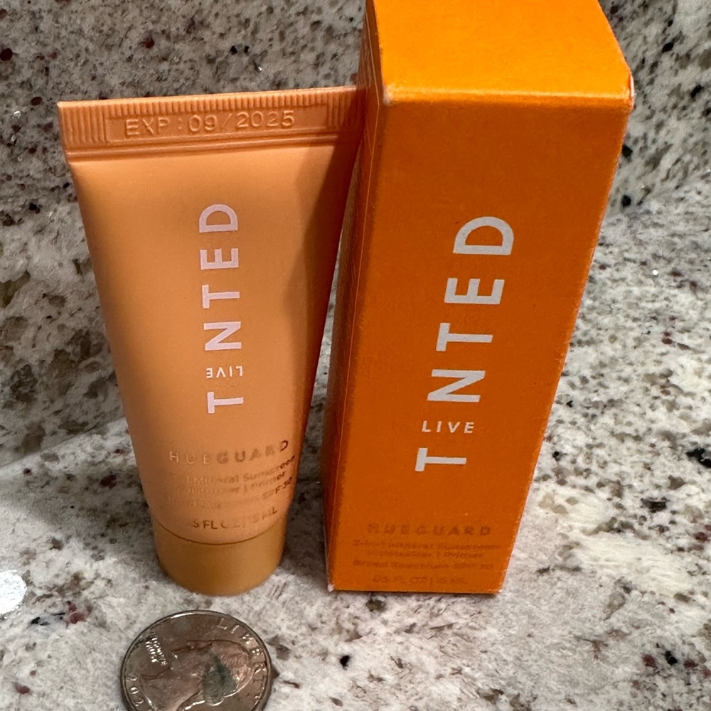 🍄6/$26 TINTED hueguard 3in1 mineral moisturizer primer Spf30 trvl NWT